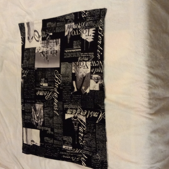 Alamode Home Newspaper Print Amsterdam Shanghi Berlin NY 1 Pillowcase - Picture 2 of 6